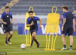 包含赛前体能课后，曼联扳平良机备战意大利杯，态度坚定，球队文化再被提及的词条