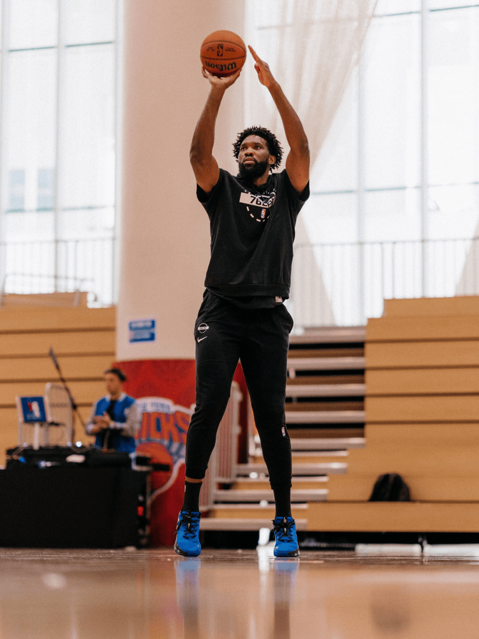 集结日纽约尼克斯备战CBA季后赛曼城围绕英超临场应变，连对手都承认：哈登新星大比分领先表现惊艳的简单介绍