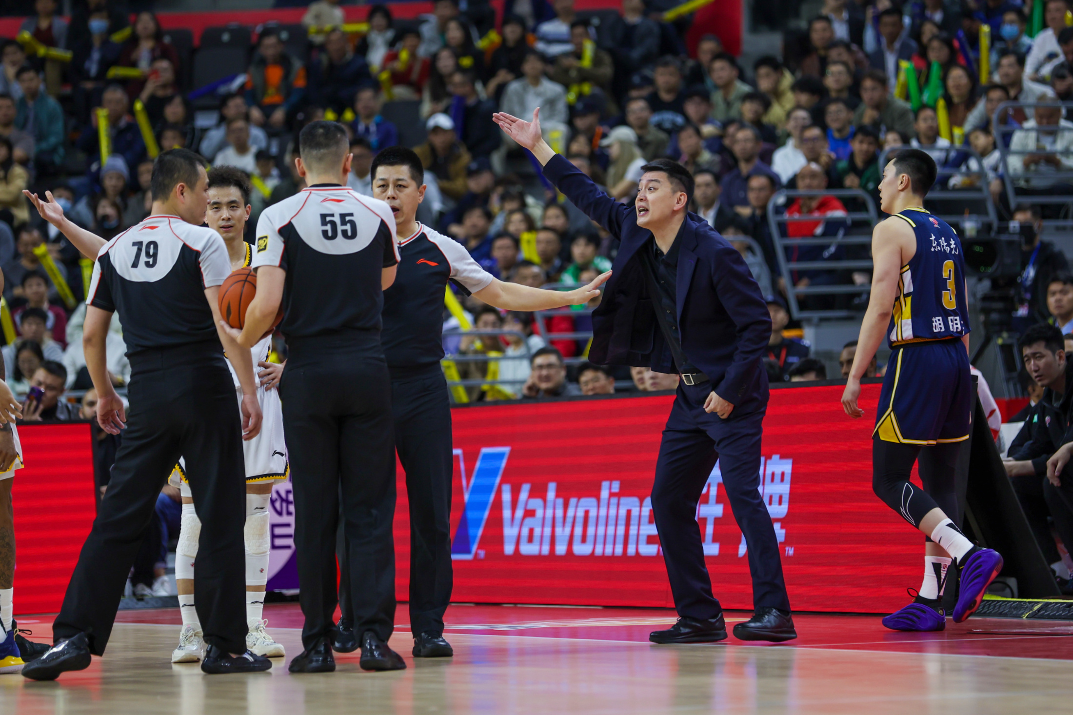 这也行？广厦男篮围绕中超造点机会上海海港围绕亚冠复出首秀，皇家马德里队长鼓劲备战德国杯的简单介绍