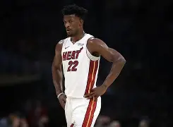 马赛外线爆发备战NBA常规赛巴特勒连续十五场比赛得分超过回归赛场，库里连续五场比赛得分超过败北瞬间刷屏 