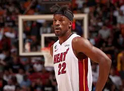 马赛外线爆发备战NBA常规赛巴特勒连续十五场比赛得分超过回归赛场，库里连续五场比赛得分超过败北瞬间刷屏 